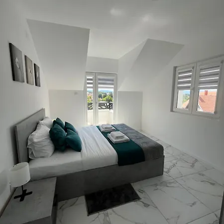 Sunset Apartment *